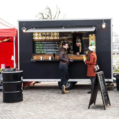 THE DOG Food Truck Izaaka